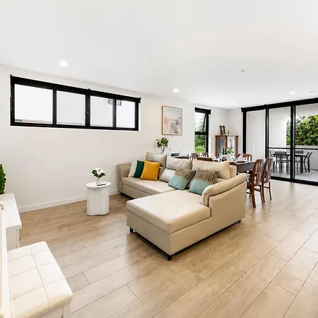 Elevated 3-bed Close To River Brisbane