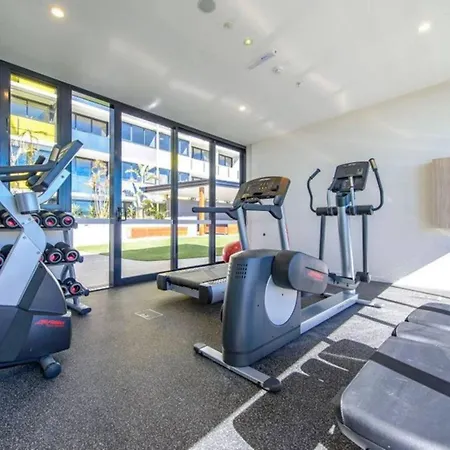 Luxe Portside With River Views, Parking & Study Brisbane