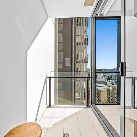 Apartment Luxury South Retreat With Pool & Parking *