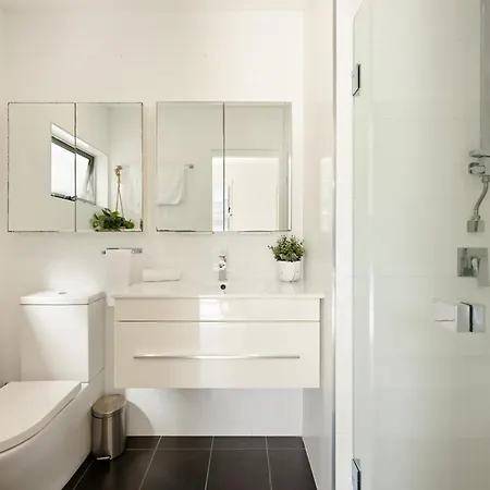 South Bank 2br With Huge Balcony & Pool * Brisbane