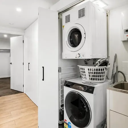 Elevated 3-bed Close To River