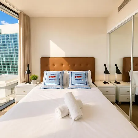 Apartment Metropolitan Luxe Balcony With Skyline Views