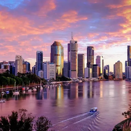 Apartment Elevated 3-bed Close To River Brisbane
