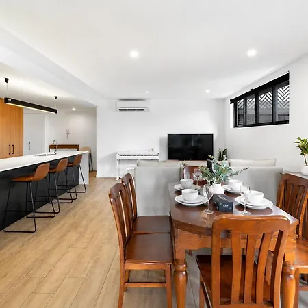 Elevated 3-bed Close To River * Brisbane