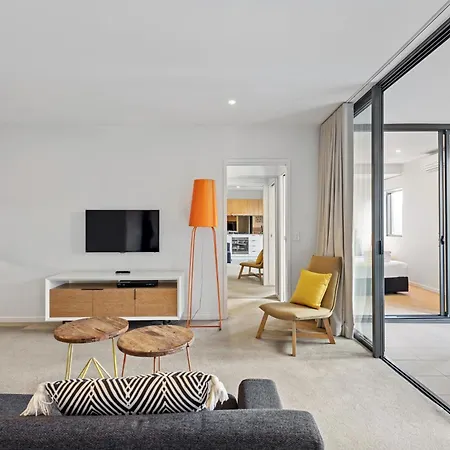 Russell Street South Apartment