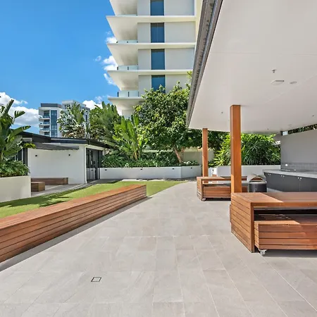 Apartment Luxe Portside With River Views, Parking & Study