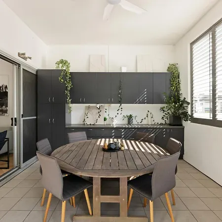 South Bank 2br With Huge Balcony & Pool * Brisbane