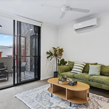 Modern Family 2 Parking Near Sunnybank *