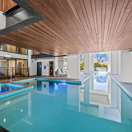 Luxury South Retreat With Pool & Parking Brisbane