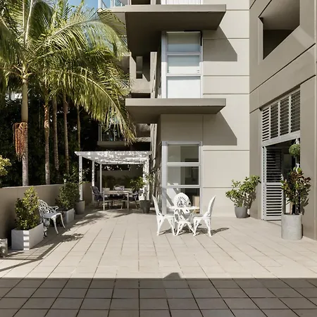 South Bank 2br With Huge Balcony & Pool Apartment *