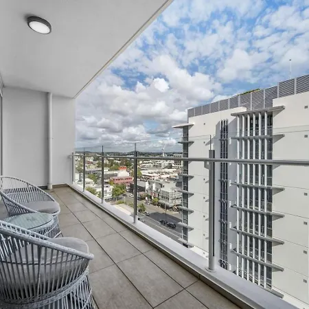 Valley Stylish Parking Pool And Gym Apartment
