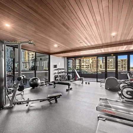 Apartment Luxury South Retreat With Pool & Parking *