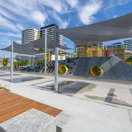 Apartment Luxe Portside With River Views, Parking & Study *