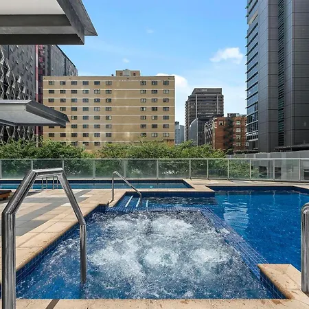 Bright & Cozy 2br With Pool, Gym, Wifi & Parking * Brisbane