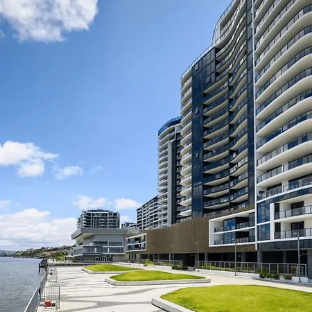 Cozy Hamilton With Brisbane's Rooftop Pool * Brisbane