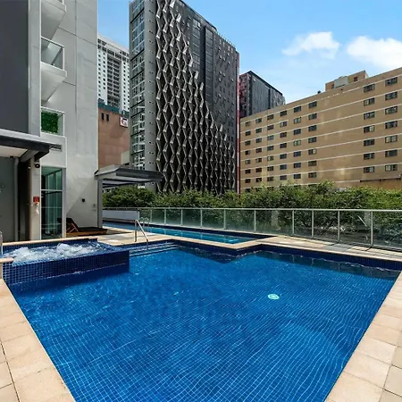 Bright & Cozy 2br With Pool, Gym, Wifi & Parking * Brisbane