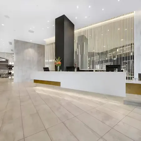 Luxe Portside With River Views, Parking & Study