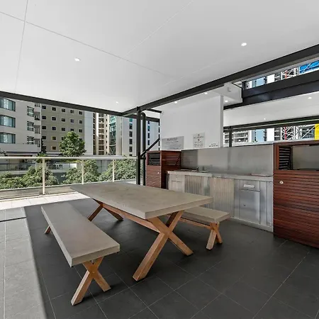 Apartment Bright & Cozy 2br With Pool, Gym, Wifi & Parking *