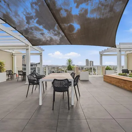 Valley Stylish Parking Pool And Gym Apartment