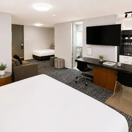 Aparthotel Punthill Spring Hill 5*