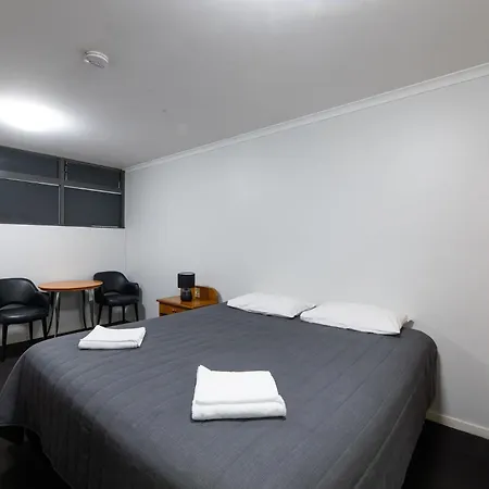 Queensport Hotel Motel