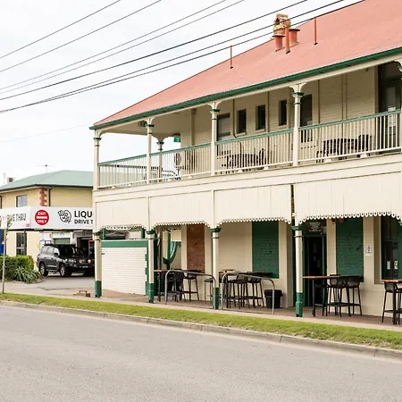 Queensport Hotel Motel