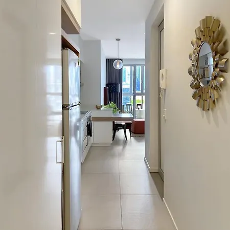 Sunny 1b In Heart Of South Bris By Custom Hosting Apartment Brisbane