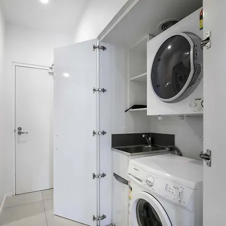 Sunny 1b In Heart Of South Bris By Custom Hosting Apartment *