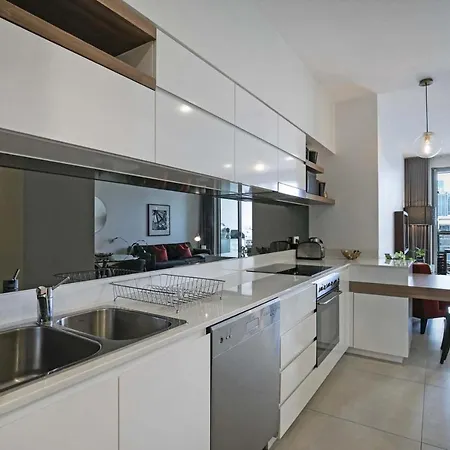 Sunny 1b In Heart Of South Bris By Custom Hosting Brisbane