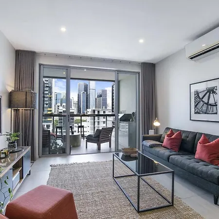 Sunny 1b In Heart Of South Bris By Custom Hosting