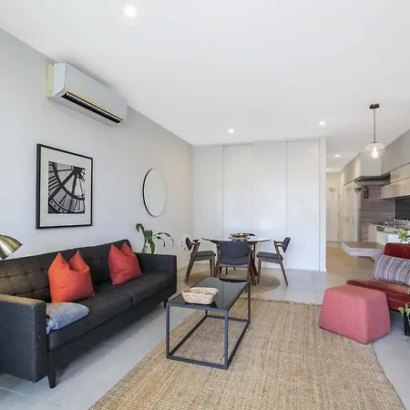 Sunny 1b In Heart Of South Bris By Custom Hosting Apartment *