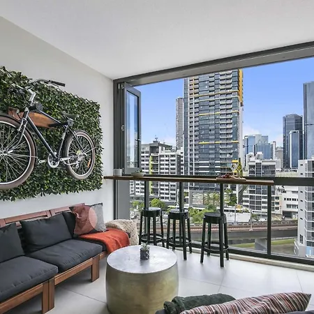 Sunny 1b In Heart Of South Bris By Custom Hosting Brisbane