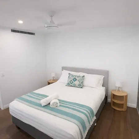 2br Sunlit W Balcony And Parking In West End *