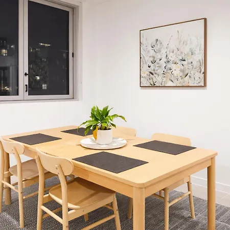 128 Brookes Street Apartment *