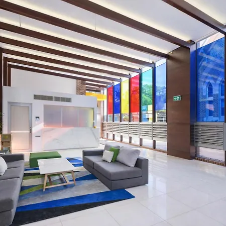 128 Brookes Street Apartment