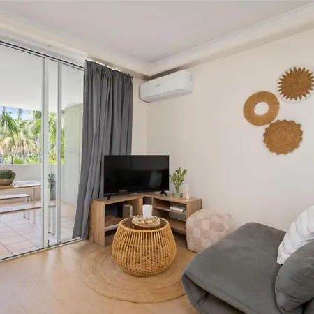 Cathedral Place Apartment *