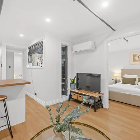 New Yorker Apartment *
