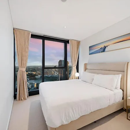 Brisbane's Highest Rated 3 Bedroom Luxury Above The 61st Floor- Incredible Views In Skytower, Brisbane's Tallest Building -complimentary Wifi, Drinks, Snacks & Streaming Access Brisbane