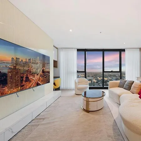 Apartment Brisbane's Highest Rated 3 Bedroom Luxury Above The 61st Floor- Incredible Views In Skytower, Brisbane's Tallest Building -complimentary Wifi, Drinks, Snacks & Streaming Access