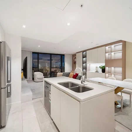 Brisbane's Highest Rated 3 Bedroom Luxury Above The 61st Floor- Incredible Views In Skytower, Brisbane's Tallest Building -complimentary Wifi, Drinks, Snacks & Streaming Access Apartment *