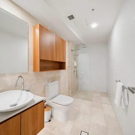 Apartment Brisbane's Highest Rated 3 Bedroom Luxury Above The 61st Floor- Incredible Views In Skytower, Brisbane's Tallest Building -complimentary Wifi, Drinks, Snacks & Streaming Access Brisbane