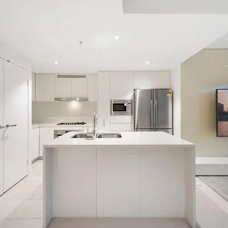 Brisbane's Highest Rated 3 Bedroom Luxury Above The 61st Floor- Incredible Views In Skytower, Brisbane's Tallest Building -complimentary Wifi, Drinks, Snacks & Streaming Access