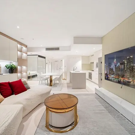Brisbane's Highest Rated 3 Bedroom Luxury Above The 61st Floor- Incredible Views In Skytower, Brisbane's Tallest Building -complimentary Wifi, Drinks, Snacks & Streaming Access *