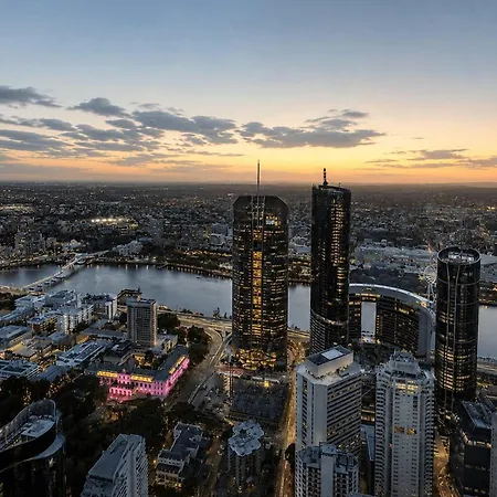 Brisbane's Highest Rated 3 Bedroom Luxury Above The 61st Floor- Incredible Views In Skytower, Brisbane's Tallest Building -complimentary Wifi, Drinks, Snacks & Streaming Access * Brisbane