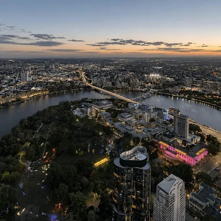 Brisbane's Highest Rated 3 Bedroom Luxury Above The 61st Floor- Incredible Views In Skytower, Brisbane's Tallest Building -complimentary Wifi, Drinks, Snacks & Streaming Access Apartment