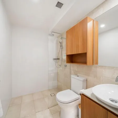 Apartment Brisbane's Highest Rated 3 Bedroom Luxury Above The 61st Floor- Incredible Views In Skytower, Brisbane's Tallest Building -complimentary Wifi, Drinks, Snacks & Streaming Access