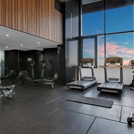 Apartment Brisbane's Highest Rated 3 Bedroom Luxury Above The 61st Floor- Incredible Views In Skytower, Brisbane's Tallest Building -complimentary Wifi, Drinks, Snacks & Streaming Access *
