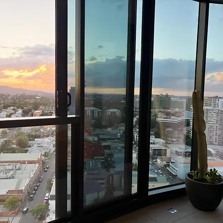Apartment Horizon By Courtney Rogers - 2 Bedroom With Skyline Views, Parking, Heated Infinity Pool, Fitness Centre Brisbane
