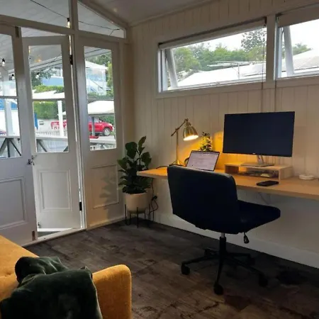 Paddington Springs - Pool & Pet Friendly House