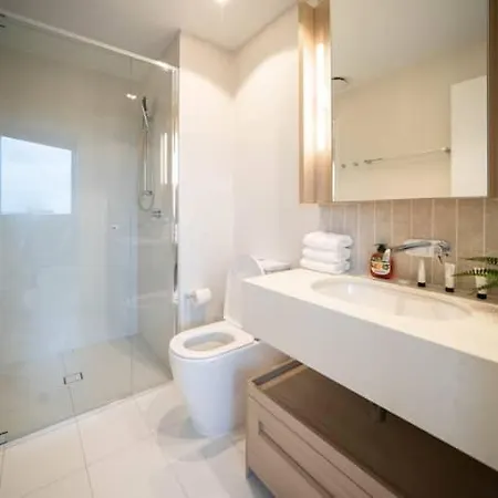 Iconic 1br River Views Sky Deck & Casino Living
